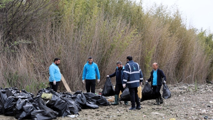 Büyükşehir ekipleri, 50 torba atığı doğadan uzaklaştırdı;  “Mavi Takım”, doğa için yorulmak bilmiyor